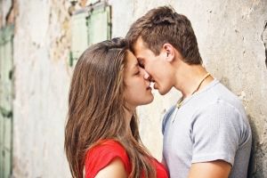 Вирус не передается при поцелуе